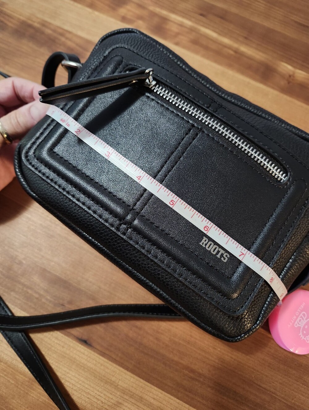 Mint Condition Roots Black Pebbled Vegan Leather Crossbody Bag. - Picture 12 of 15